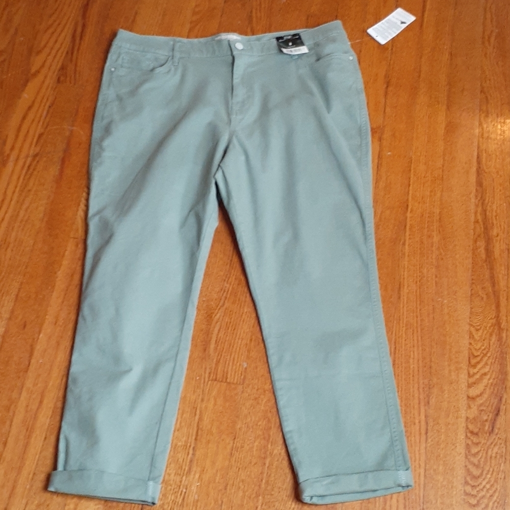 F&F Casual Collection Green Capris